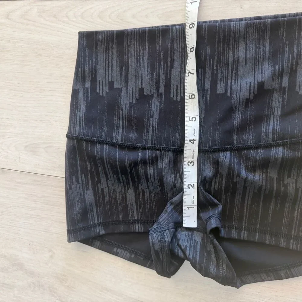Lululemon Boogie Short Sz 4 *Luxtreme (Roll Down) In Scratch Match Black Multi